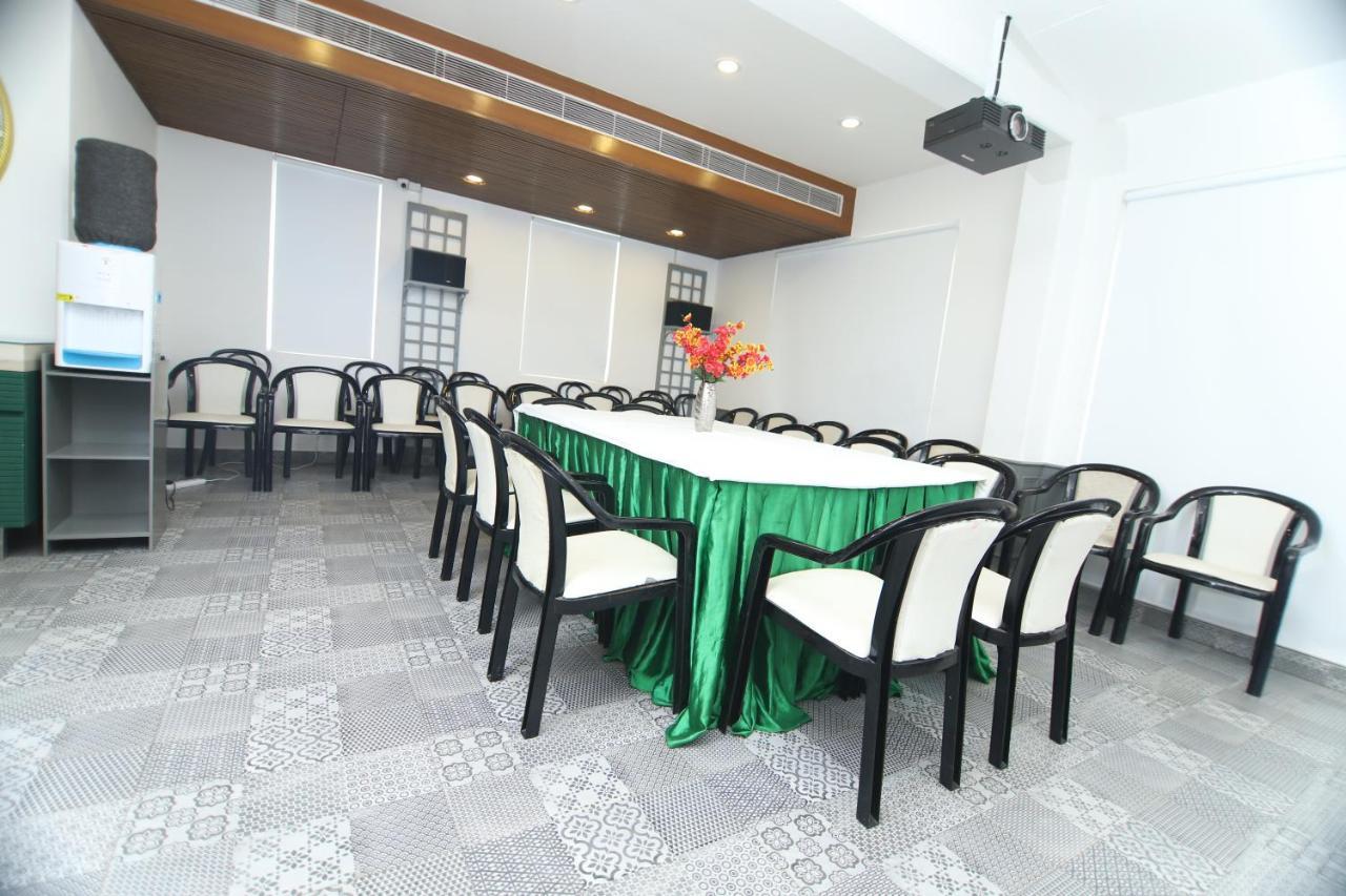 ניו דלהי Hotel Palm Greens מראה חיצוני תמונה